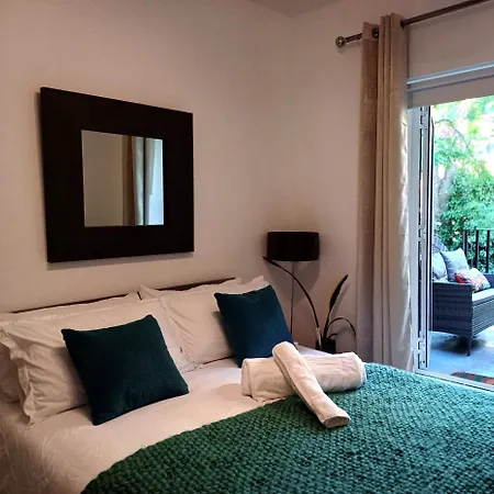 Olympia 2 Bed Terrace * London