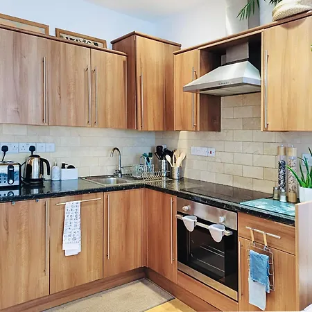 Olympia 2 Bed Terrace London