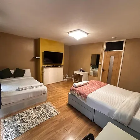 Twenty Five Bed & Breakfast *