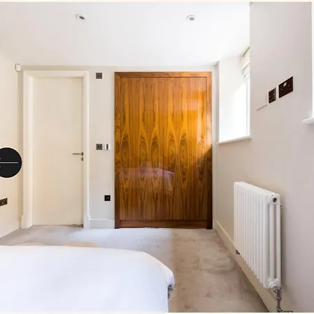 Sweet Hampstead Heath Apartment London