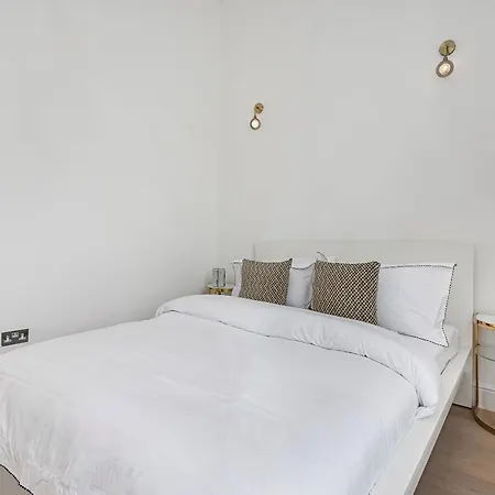 Lady On The Lane- 2 Bed Primrose Hill *