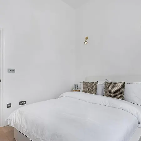 Lady On The Lane- 2 Bed Primrose Hill