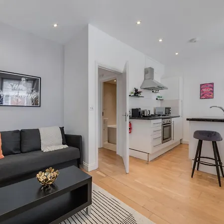 The Lipstick Palace - Fitzrovia - By Frankie Says Apartamento