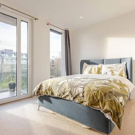Spacious 2 Bed Fulham Riverside Flat London