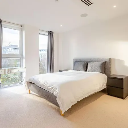 Spacious 2 Bed Fulham Riverside Flat * London