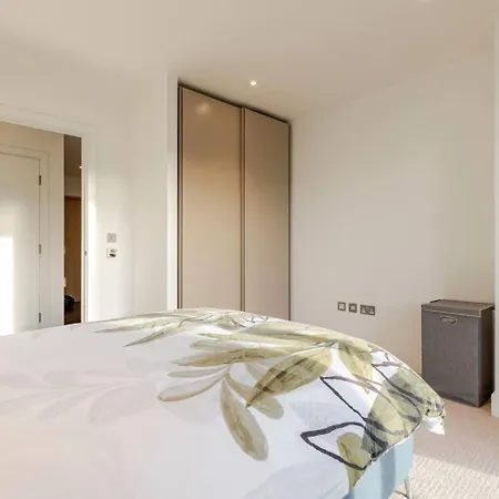 Spacious 2 Bed Fulham Riverside Flat Apartment London