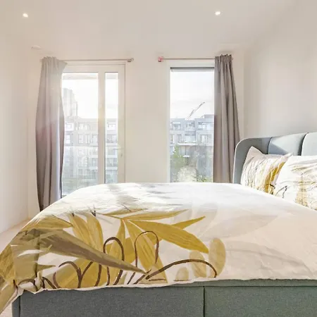 Spacious 2 Bed Fulham Riverside Flat London