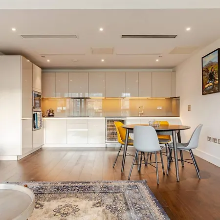 Spacious 2 Bed Fulham Riverside Flat * London