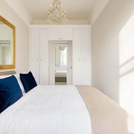 Chic & Sunlit Earls Court Flat Apartment *
