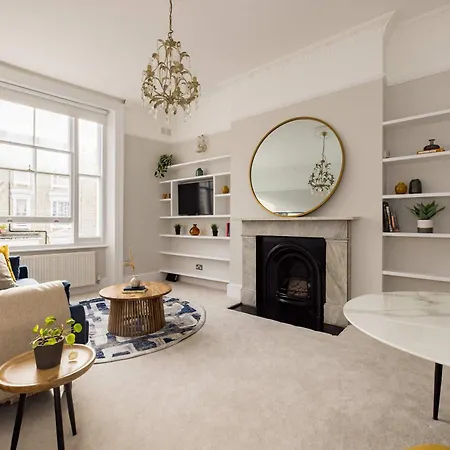 Chic & Sunlit Earls Court Flat *