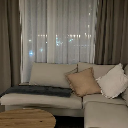 London 1 Bed Flat W Balcony * Edgware