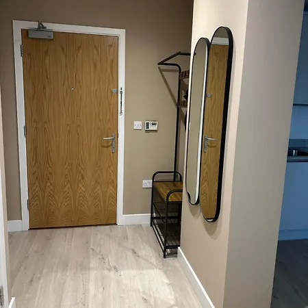 London 1 Bed Flat W Balcony * Edgware