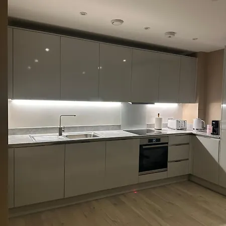 Apartment London 1 Bed Flat W Balcony *