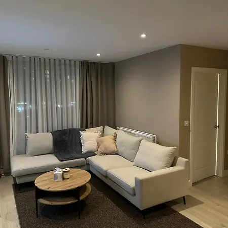London 1 Bed Flat W Balcony * Edgware