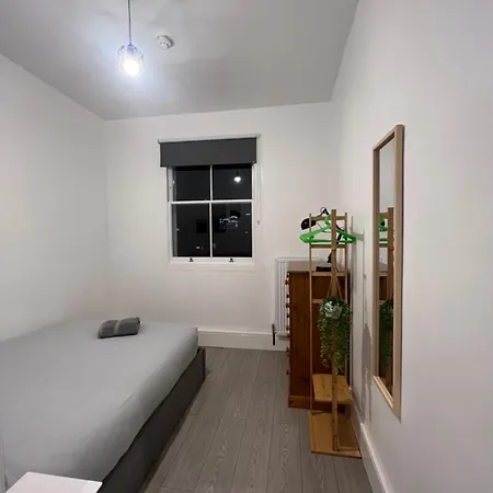 Apartment 2 Bed In On 3rd Floor - Newly Refurbished - No Lift London