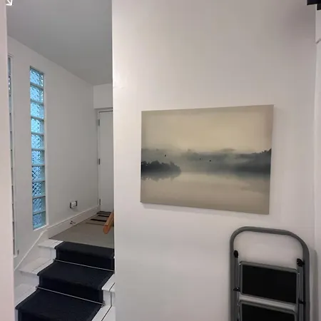 Apartment 2 Bed In On 3rd Floor - Newly Refurbished - No Lift *