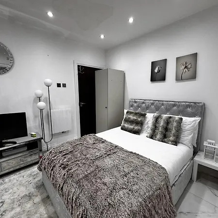 Modern One Bedroom Flat In Twickenham For Business Travelers Apartment Hanworth
