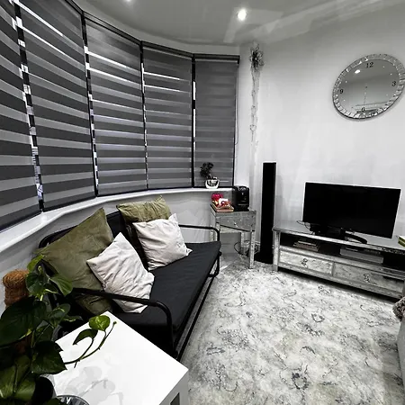 Apartment Modern One Bedroom Flat In Twickenham For Business Travelers