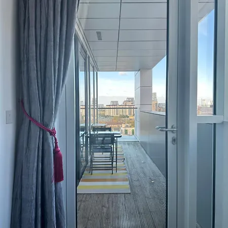 Apartment Chic 2-bedroom With Stunning Views In