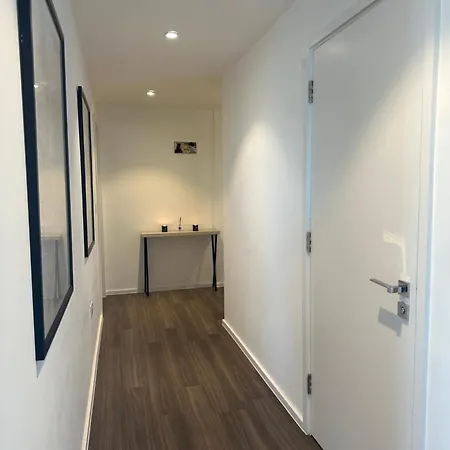 Chic 2-bedroom With Stunning Views In * London