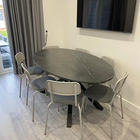Modern With Driveway Parking For 2 Vehicles, Near Tottenham Hotspur Stadium, White Hart Lane Train Station * London