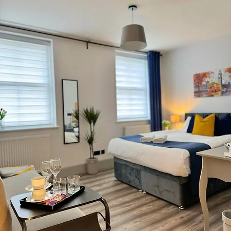 Camden Luxury Flats And En-suit *