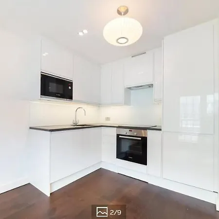 2br Penthouse With Balcony Apartment London
