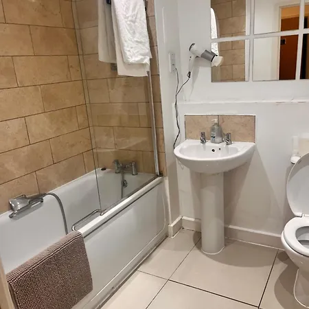 Apartment Lovely 2 Bedroom River View London