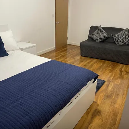 Lovely 2 Bedroom River View Apartment London