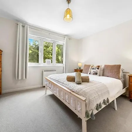 Cosy Near Canary Wharf