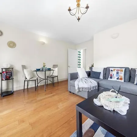 Cosy Near Canary Wharf *