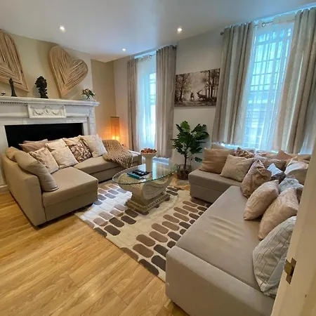 Apartment Lavish Sleep 10 In Soho