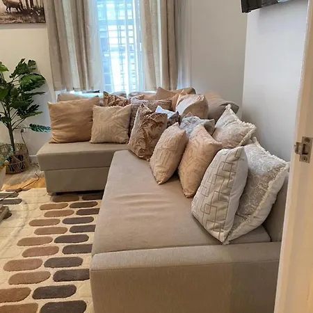 Apartment Lavish Sleep 10 In Soho