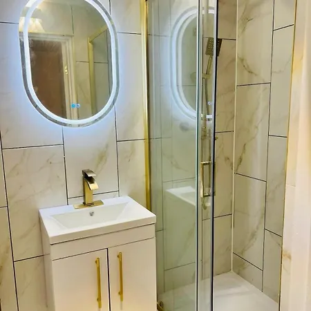 Apartment Lavish Sleep 10 In Soho London