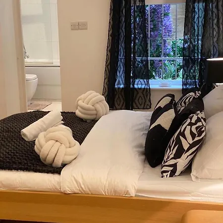 Lavish Sleep 10 In Soho Apartment