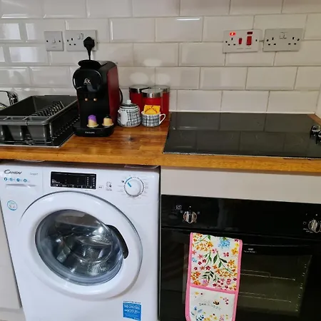 Stylish - Private Bathroom, 15mins To London! דירה לונדון