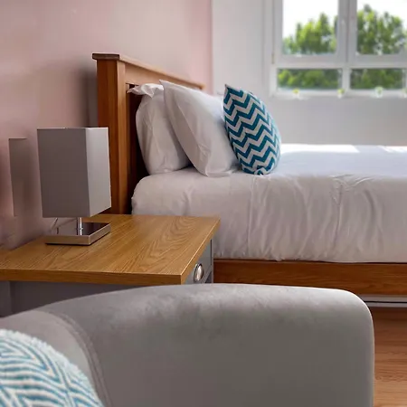 Ethan's Place In Mile End - 2 Double Beds, 1 Bunk Bed, Max 6, Spacious, Ideal For Families * London