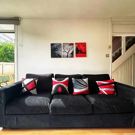 Ethan's Place In Mile End - 2 Double Beds, 1 Bunk Bed, Max 6, Spacious, Ideal For Families *