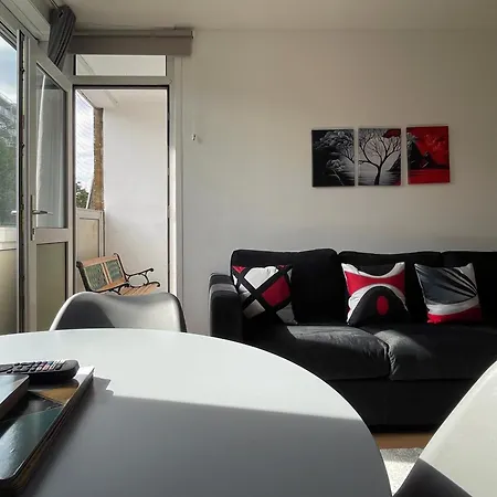 Ethan's Place In Mile End - 2 Double Beds, 1 Bunk Bed, Max 6, Spacious, Ideal For Families * London
