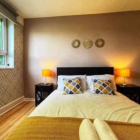 Apartment Ethan's Place In Mile End - 2 Double Beds, 1 Bunk Bed, Max 6, Spacious, Ideal For Families London