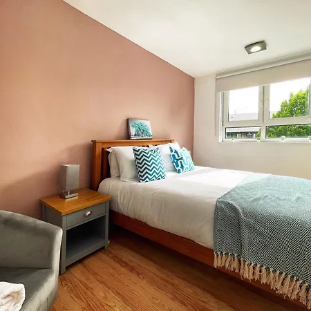Apartment Ethan's Place In Mile End - 2 Double Beds, 1 Bunk Bed, Max 6, Spacious, Ideal For Families London