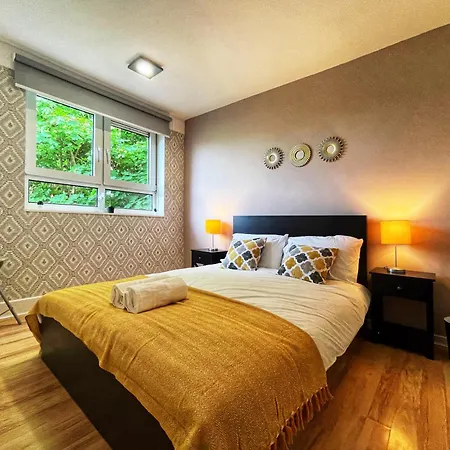 Ethan's Place In Mile End - 2 Double Beds, 1 Bunk Bed, Max 6, Spacious, Ideal For Families Apartment *