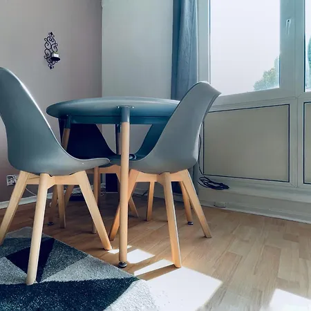 Apartment Ethan's Place In Mile End - 2 Double Beds, 1 Bunk Bed, Max 6, Spacious, Ideal For Families London