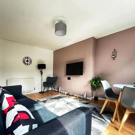 Ethan's Place In Mile End - 2 Double Beds, 1 Bunk Bed, Max 6, Spacious, Ideal For Families