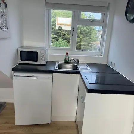 Modern Free Parking Close To Station Apartment Ruislip