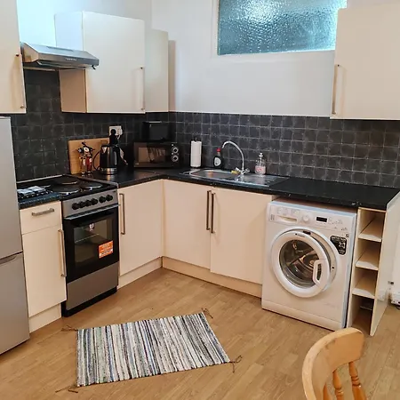 Two Bedroom In Queensway, W2, London