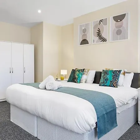 Stunning 2br London Apartment-king Bed, Parking, Sleeps 6- 20 Percent Off Long Stays! Limited-time Deal! Ideal For Contractors, Couples, & Families! Apartment *