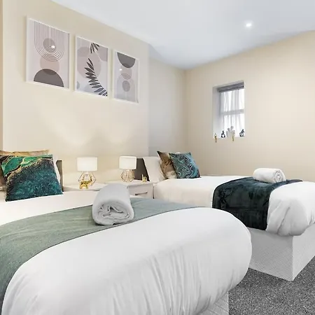 Apartment Stunning 2br London Apartment-king Bed, Parking, Sleeps 6- 20 Percent Off Long Stays! Limited-time Deal! Ideal For Contractors, Couples, & Families! Barnet
