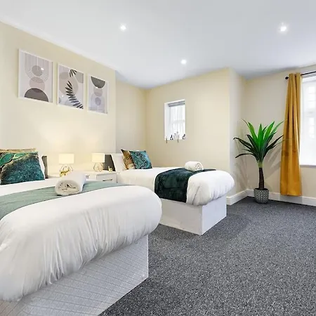 Stunning 2br London Apartment-king Bed, Parking, Sleeps 6- 20 Percent Off Long Stays! Limited-time Deal! Ideal For Contractors, Couples, & Families! Apartment