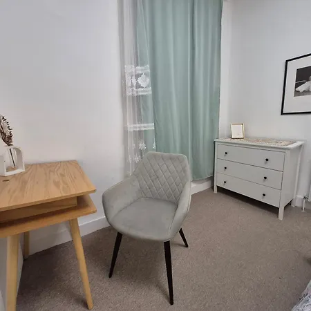 Stylish And Bright Flat In N8 Turnpike Lane - Piccadilly Line Apartment